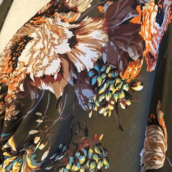 Umgee Women’s Twist Front Floral Print Top in Olive Size L - Picture 6 of 11